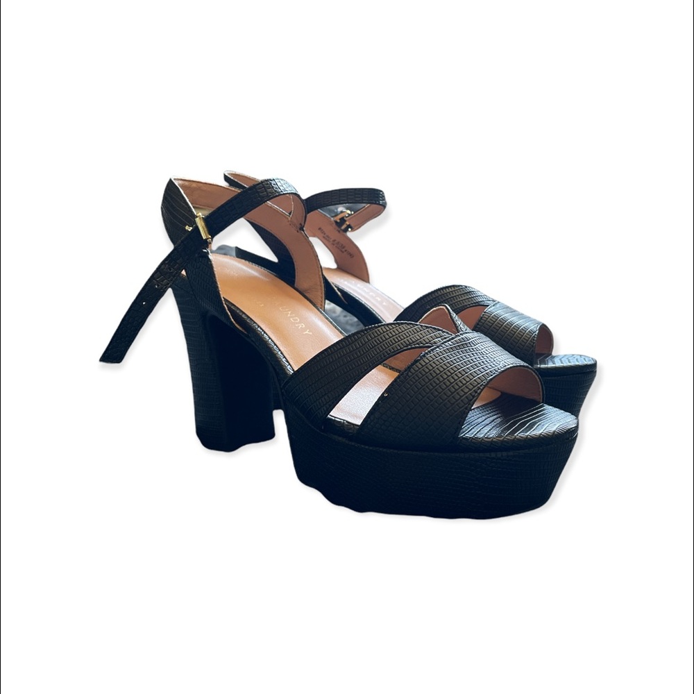 Chinese Laundry daydreamer platform sandal